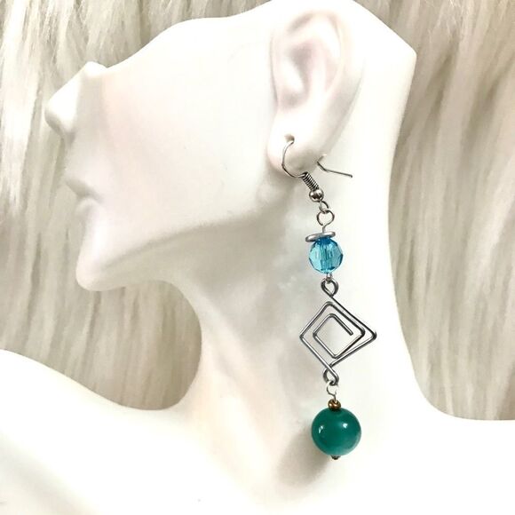Jewelry - Blue beaded wire earrings